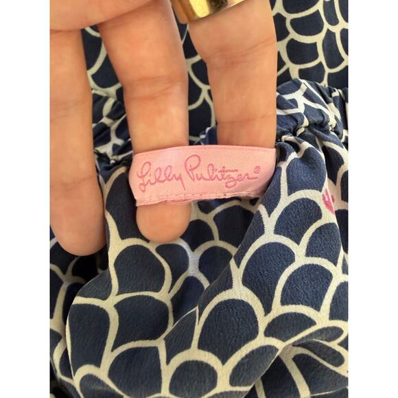 Lilly Pulitzer Navy Scalloped Seashell Short Sleeve 100%  Silk Top Size Large - Picture 5 of 7